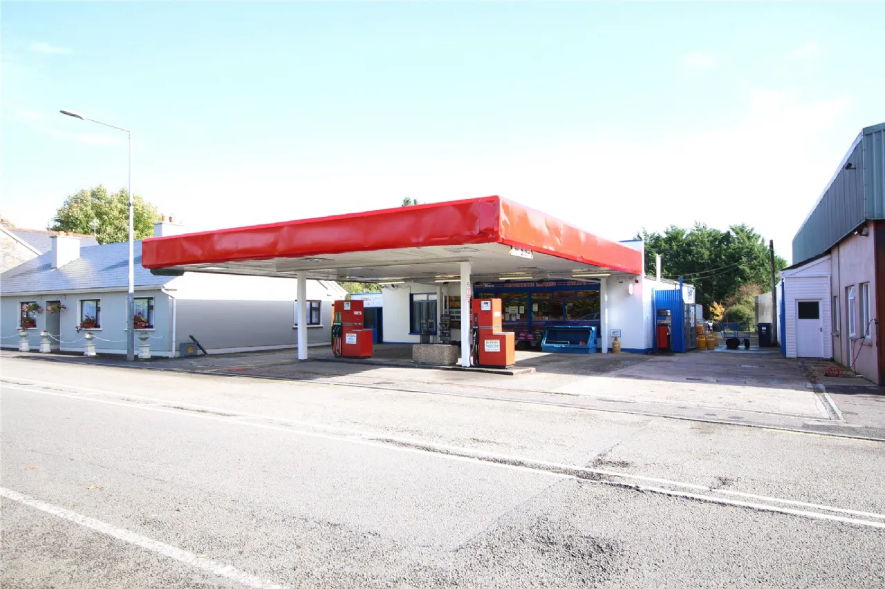 Photo of Convenience Store & Filling Station, Ballinamore Road, Mohill, Co. Leitrim, N41 NX04