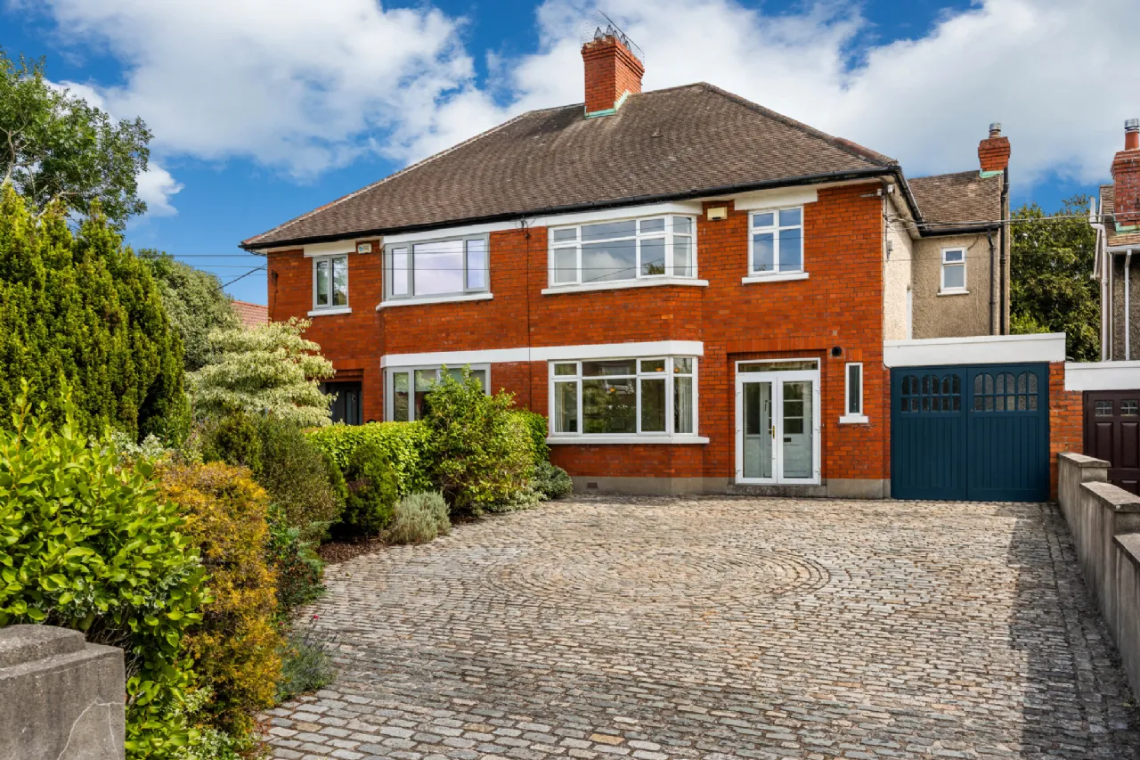 Photo of 124 Castle Avenue, Clontarf, Dublin 3, D03 X821