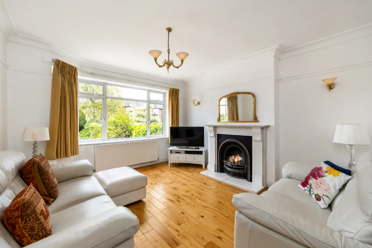 Photo of 124 Castle Avenue, Clontarf, Dublin 3, D03 X821