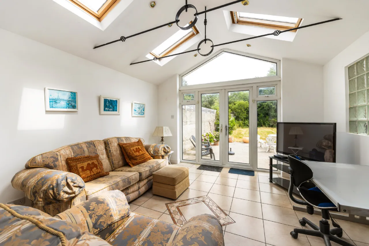 Photo of 124 Castle Avenue, Clontarf, Dublin 3, D03 X821