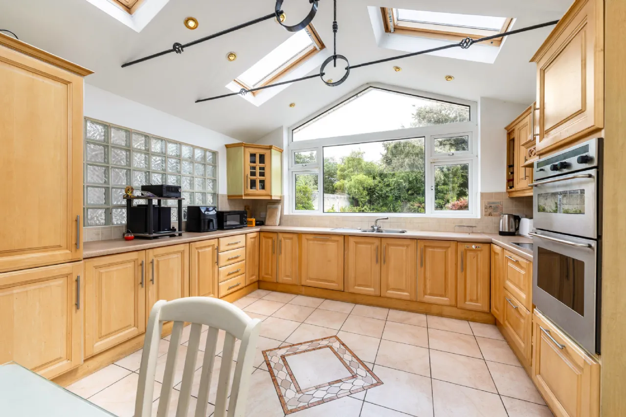 Photo of 124 Castle Avenue, Clontarf, Dublin 3, D03 X821