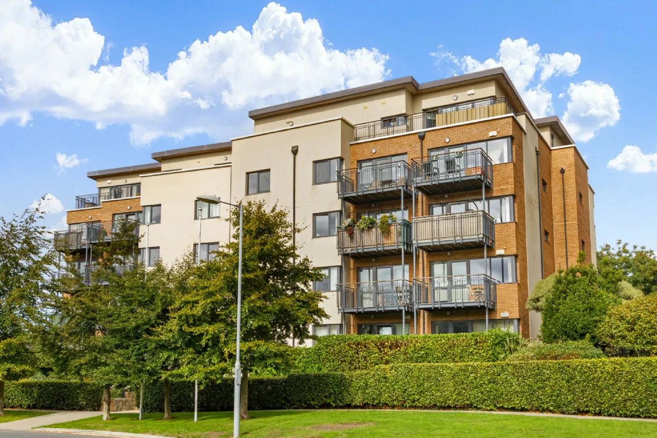 Photo of 17 The Crescent, Carrickmines Manor, Carrickmines, Dublin 18, D18 HY90