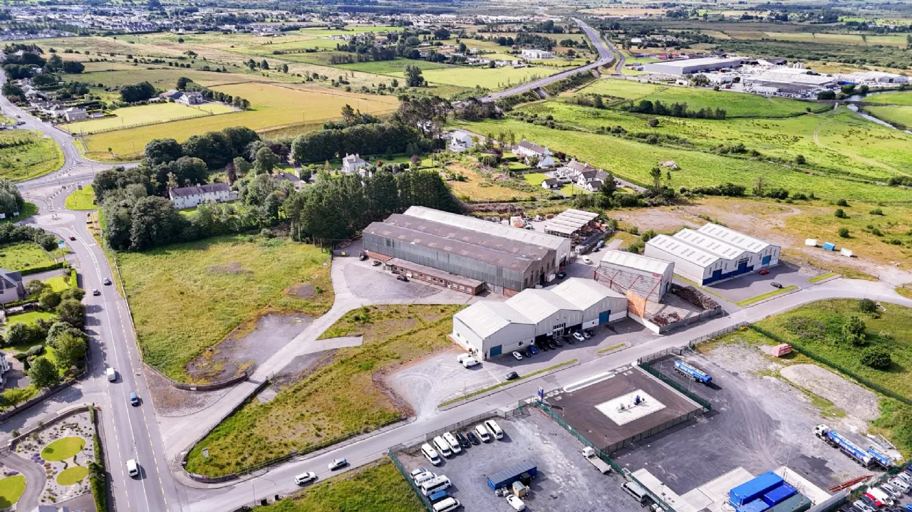 Photo of 32,000 Sq Ft Commercial Unit with 5 Acres in Airglooney