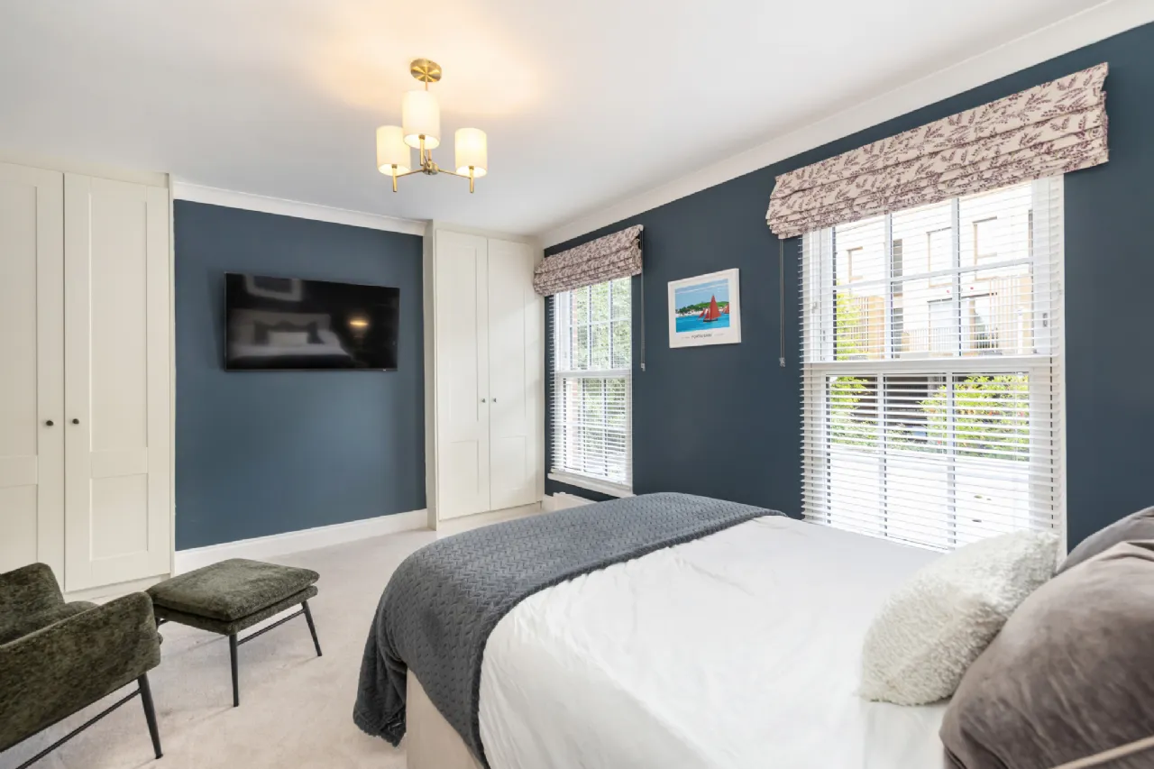 Photo of 12 Eglinton Square, Dublin 4, D04 A7K3