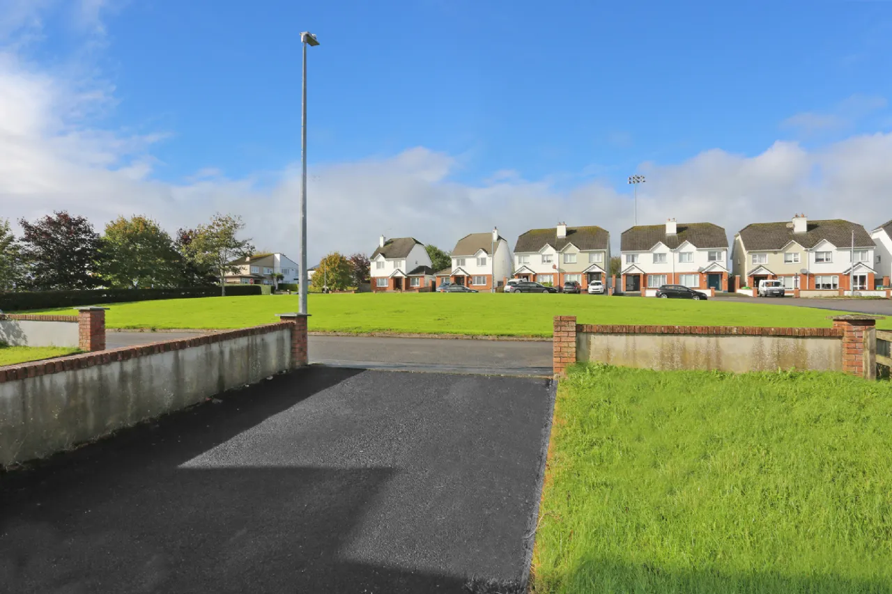 Photo of 26 Oakwood, Sixmilebridge, Clare, V95 F294