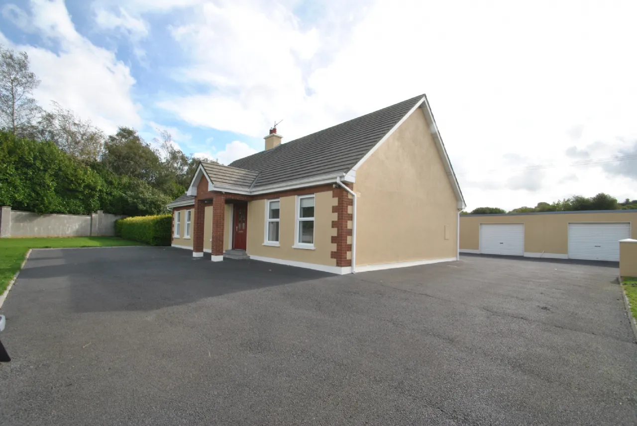 Photo of Carrig Road, Parkmore, Roscrea, Co. Tipperary., E53 CY99