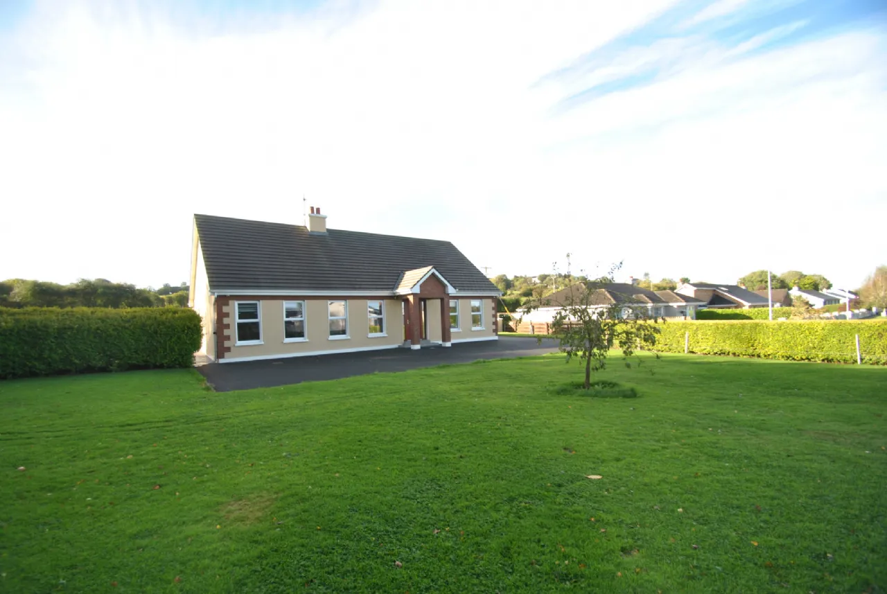 Photo of Carrig Road, Parkmore, Roscrea, Co. Tipperary., E53 CY99