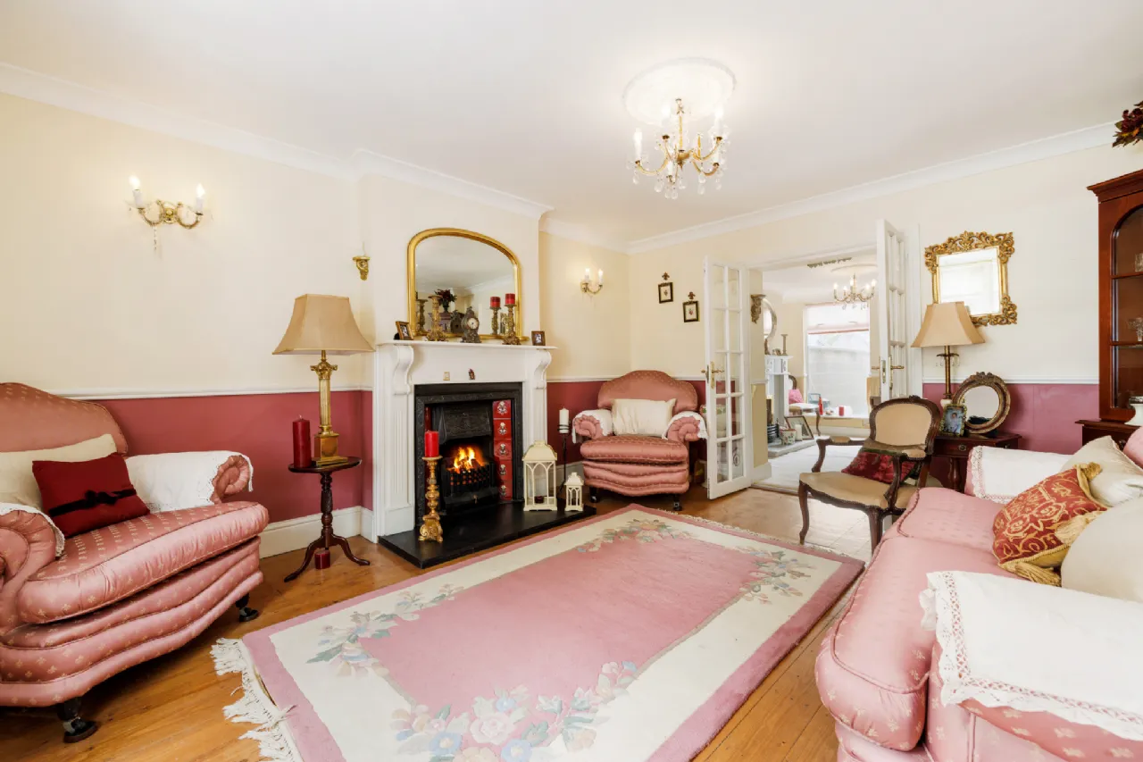 Photo of 1 Barrow Street, Off Grand Canal Street, Dublin 4, D04 R8X0