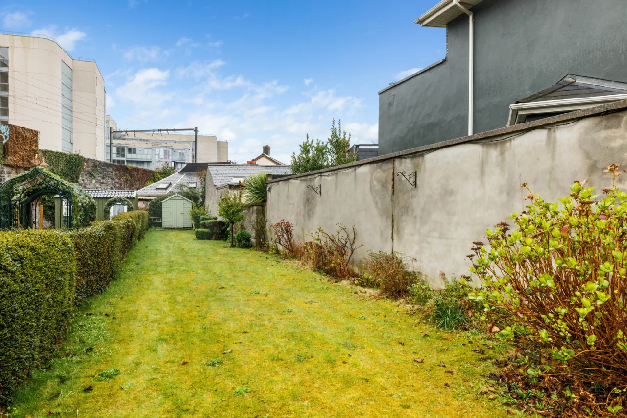 Photo of 1 Barrow Street, Off Grand Canal Street, Dublin 4, D04 R8X0