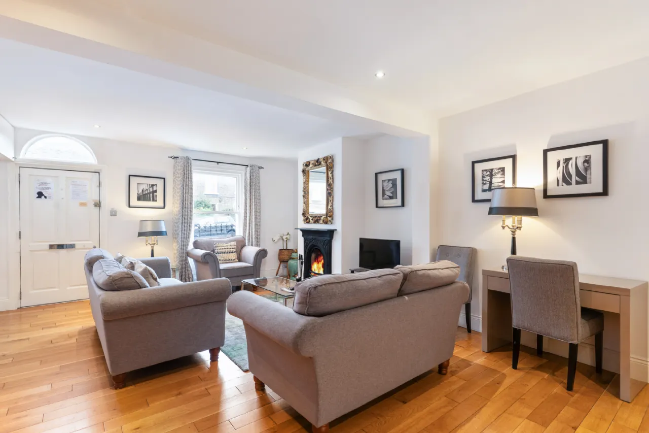 Photo of 18 Albert Place East, Grand Canal Street, Dublin 2, D02 AH61