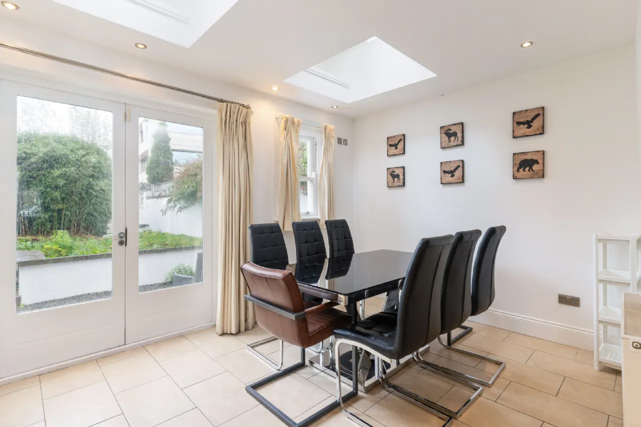 Photo of 18 Albert Place East, Grand Canal Street, Dublin 2, D02 AH61