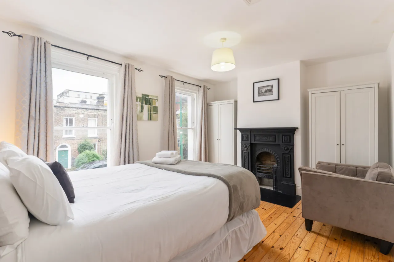 Photo of 18 Albert Place East, Grand Canal Street, Dublin 2, D02 AH61