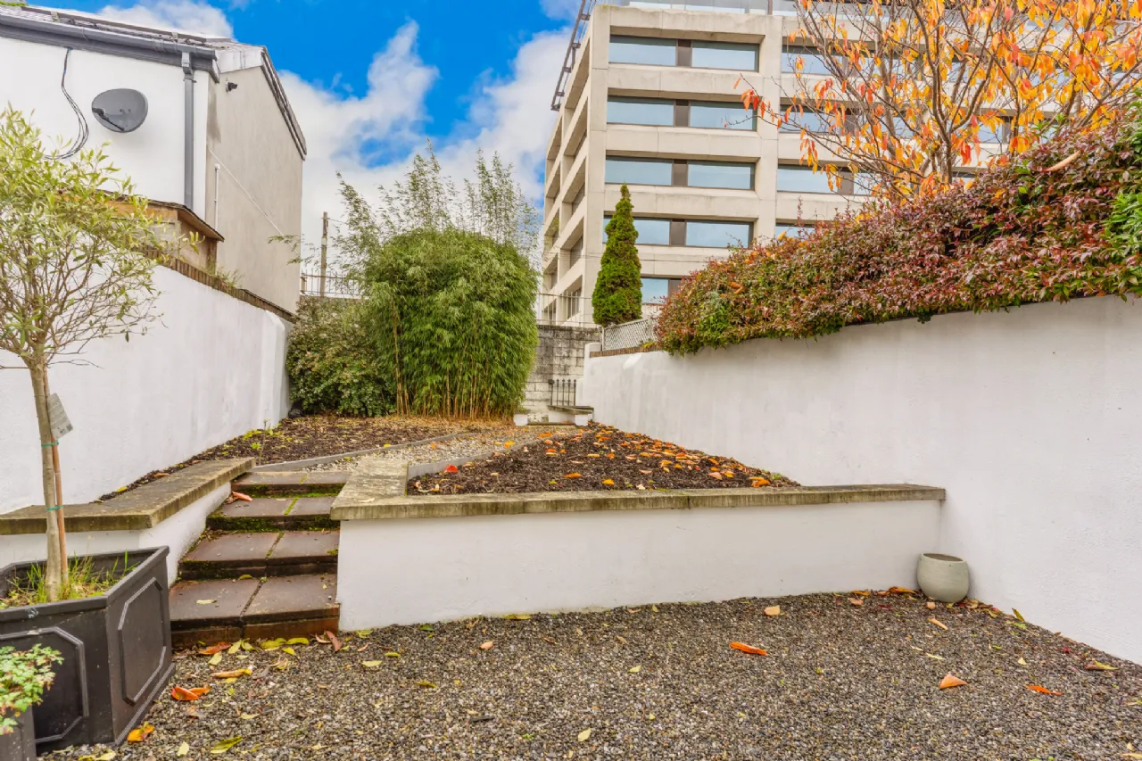 Photo of 18 Albert Place East, Grand Canal Street, Dublin 2, D02 AH61