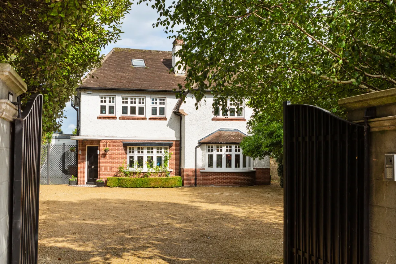 Photo of 142 Merrion Road, Ballsbridge, Dublin 4, D04 H6W4