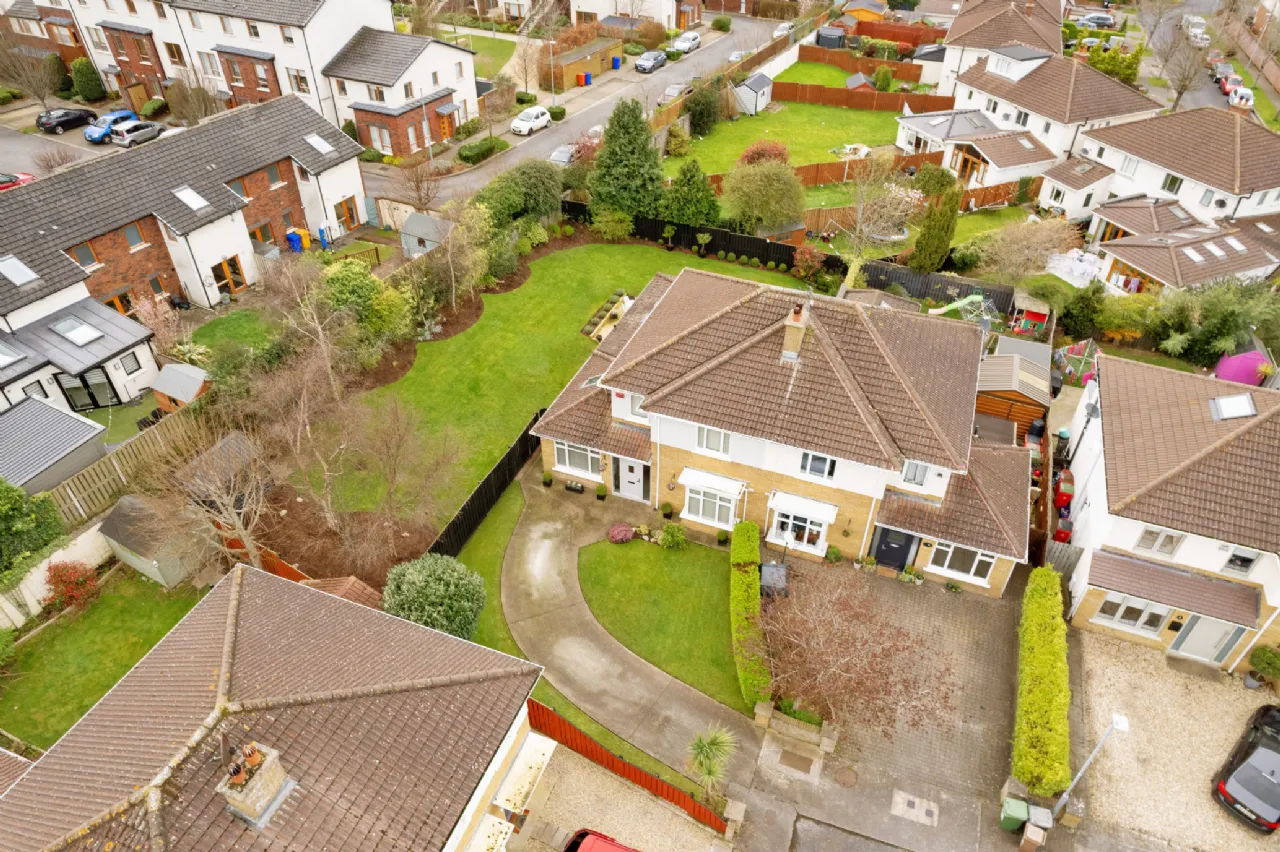 Photo of 10 Woodstown Way, Knocklyon, Dublin 16, D16 E193