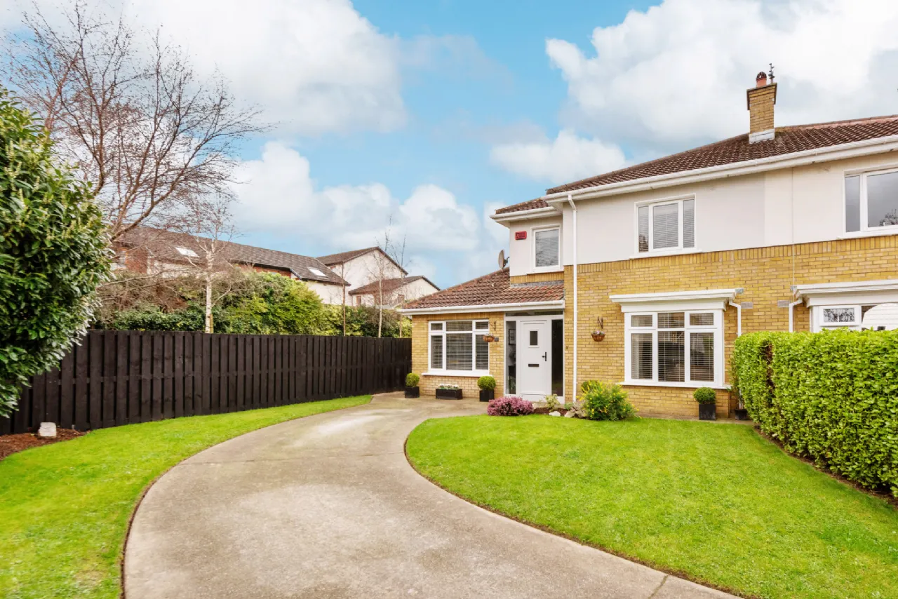 Photo of 10 Woodstown Way, Knocklyon, Dublin 16, D16 E193