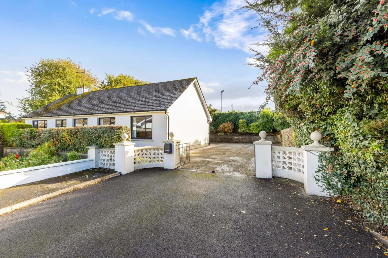 Photo of 10 Kenlis Crescent, Kells, Co Meath, A82 H7D8